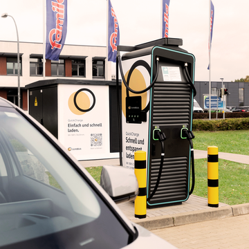 LichtBlick Hypercharger auf famila Parkplatz